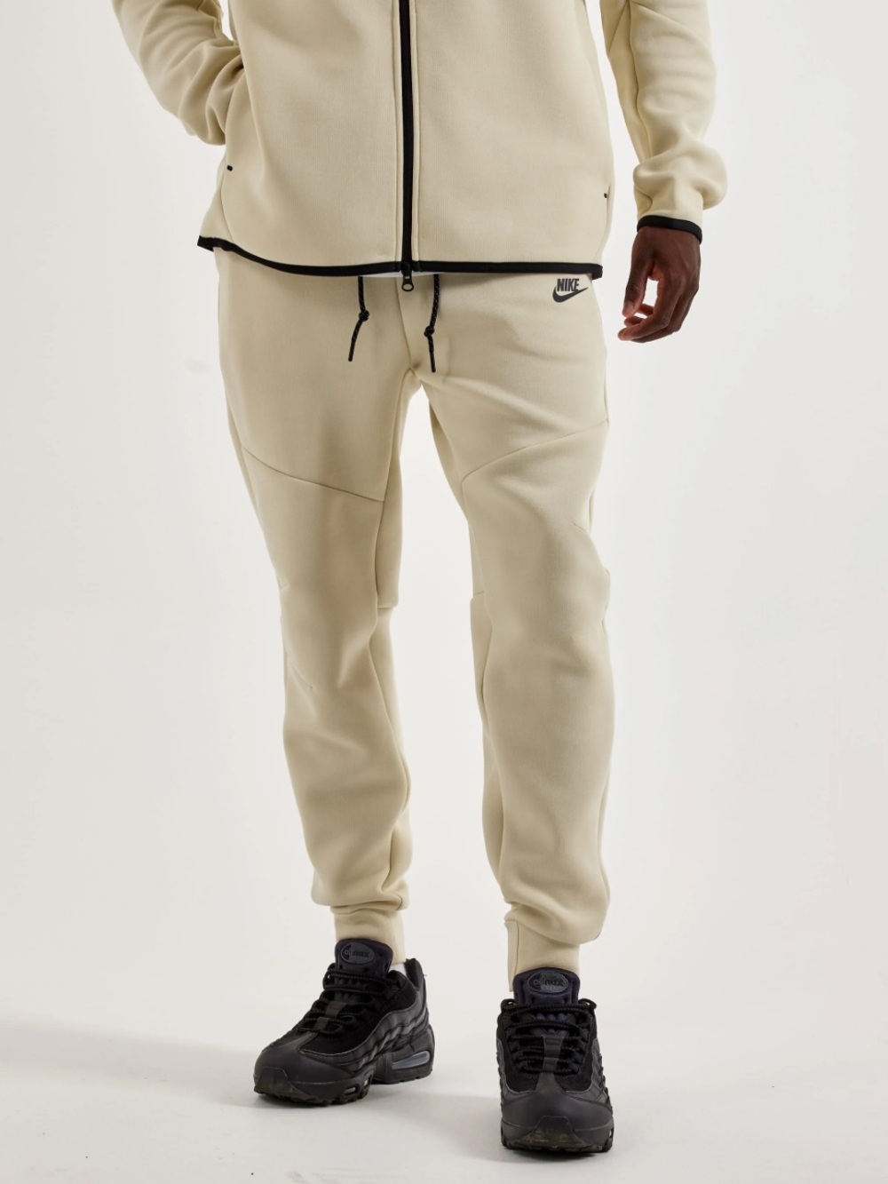 NWT 🔥 Nike Tech Fleece Joggers Light Beige/Cream L